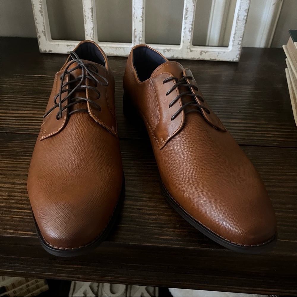 New Steven Madden men’s Fenyx Cognac dress shoes lace-up heel height 11 brown